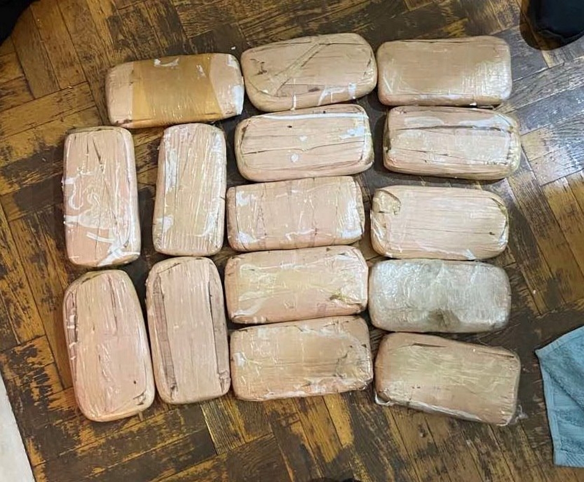 Γαλάτσι – Έφοδος της αστυνομίας σε διαμέρισμα – Βρέθηκαν 21,5 κιλά ηρωίνης