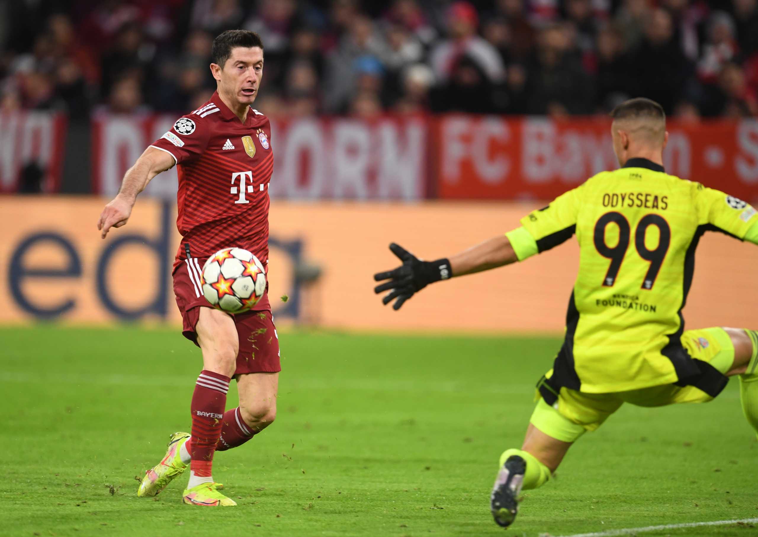 Soccer Football - Champions League - Group E - Bayern Munich v Benfica - Allianz Arena, Munich, Germany - November 2, 2021 Bayern Munich's Robert Lewandowski scores their fourth goal REUTERS