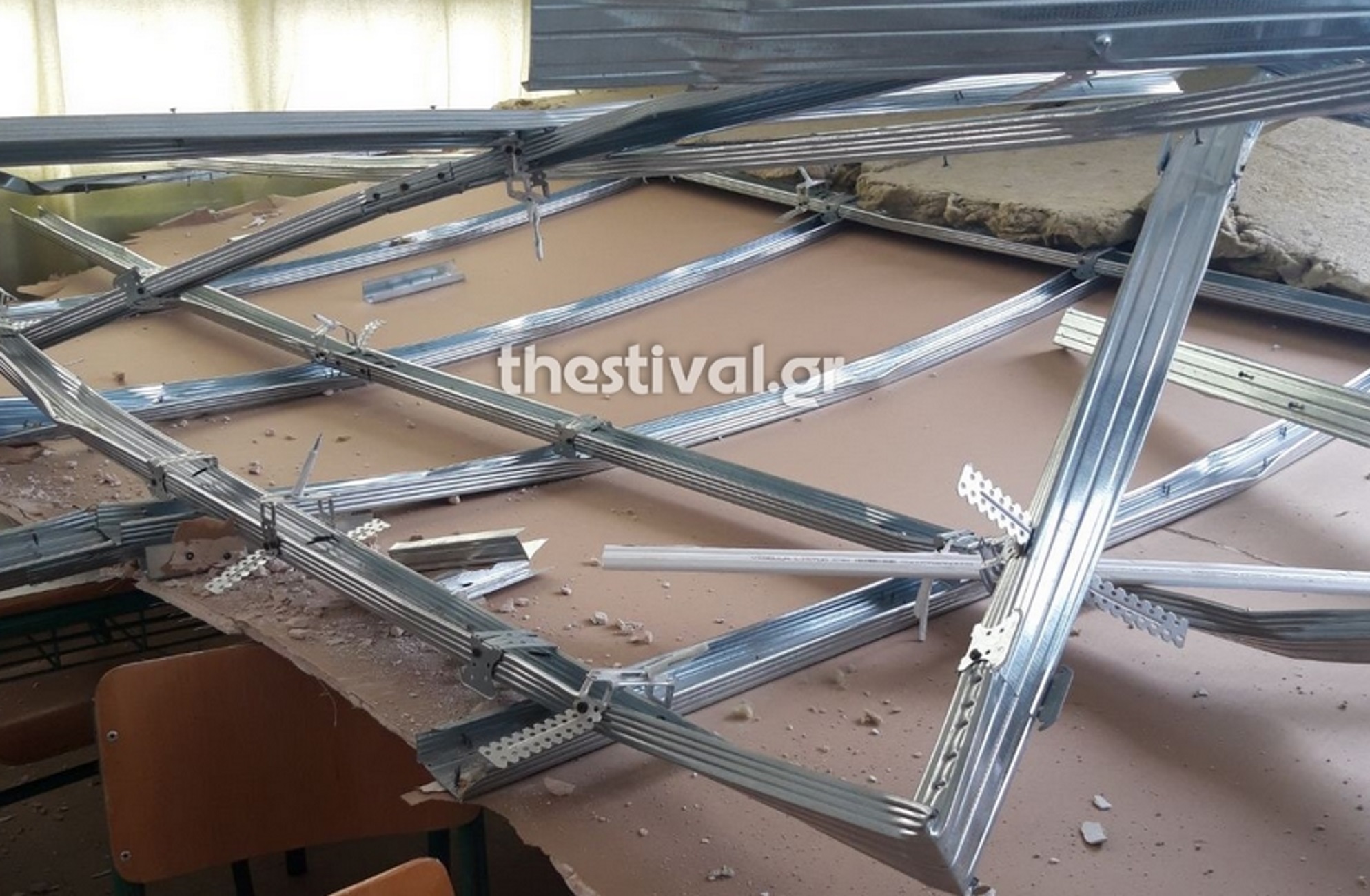 Θεσσαλονίκη: Έπεσε η οροφή σε δημοτικό σχολείο – Πώς η δασκάλα έσωσε τα 20 παιδιά