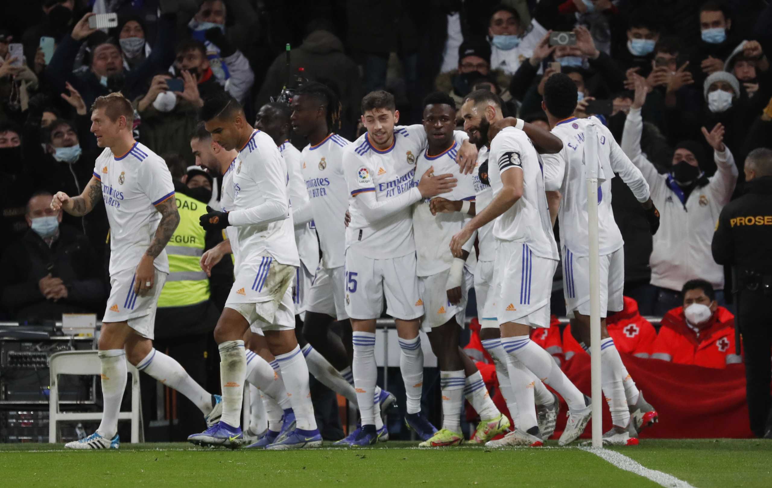 Soccer Football - LaLiga - Real Madrid v Sevilla - Santiago Bernabeu, Madrid, Spain - November 28, 2021 Real Madrid's Viniucius Junior celebrates scoring their second goal with teammates REUTERS