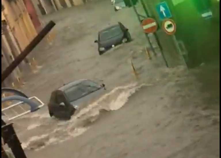 Ιταλία: Σαρώνουν τα πάντα οι καταστροφικές πλημμύρες στην Σαρδηνία - Ένας αγνοούμενος