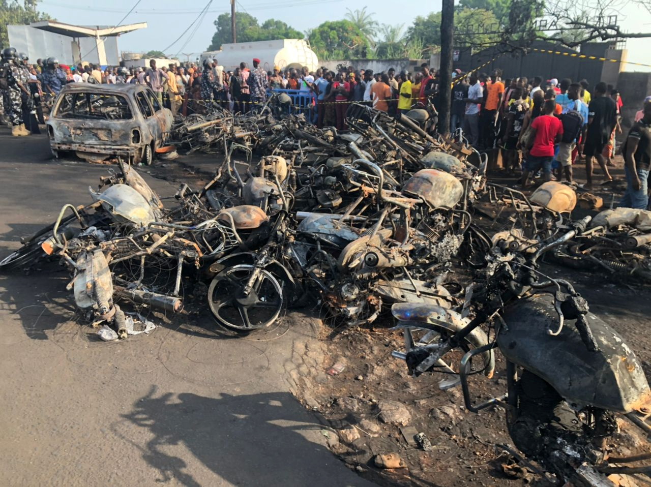 Έκρηξη σε τάνκερ πετρελαίου στη Σιέρα Λεόνε – Στους 99 οι νεκροί