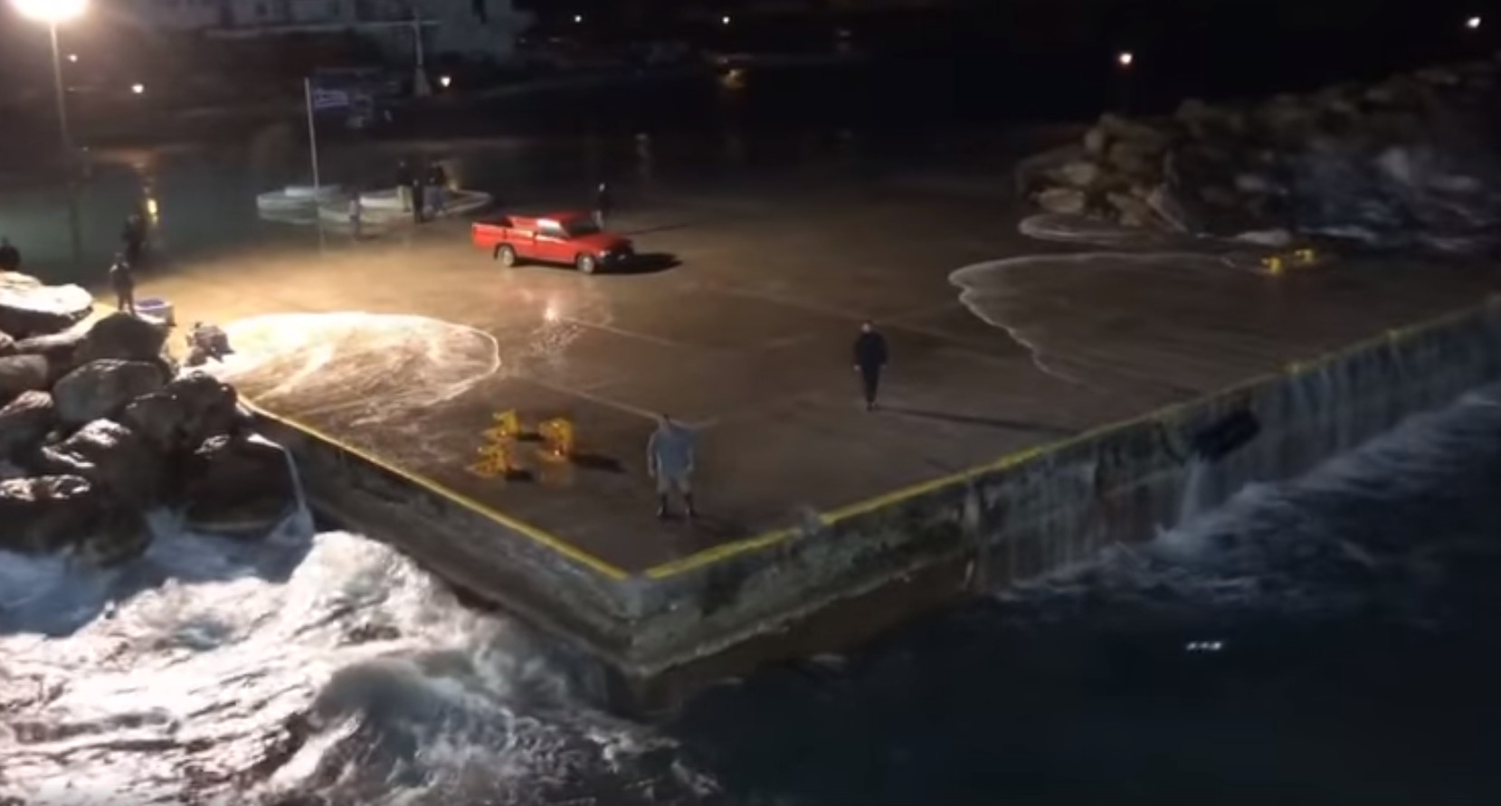 Σίκινος: Η «ηρωική» προσέγγιση του Άρτεμις στο λιμάνι μέσα στην κακοκαιρία