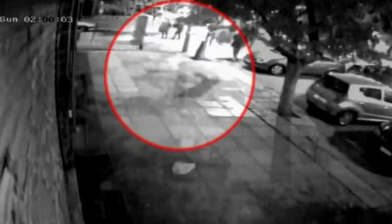 Θεσσαλονίκη: Βίντεο ντοκουμέντο με άγρια συμπλοκή στο κέντρο – Ένα άτομο μαχαιρωμένο σε νοσοκομείο