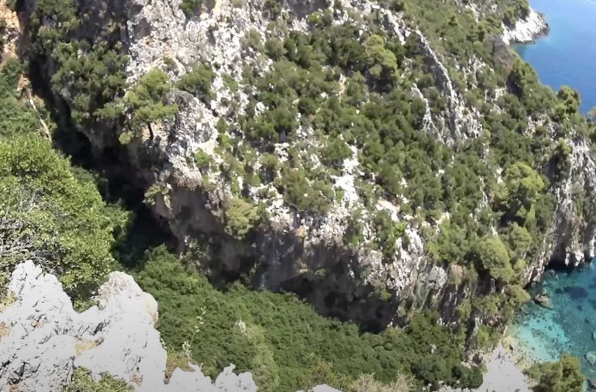 Δρακοντόσχισμα: Ο βράχος της Ελλάδας με τον θρύλο του Δράκου