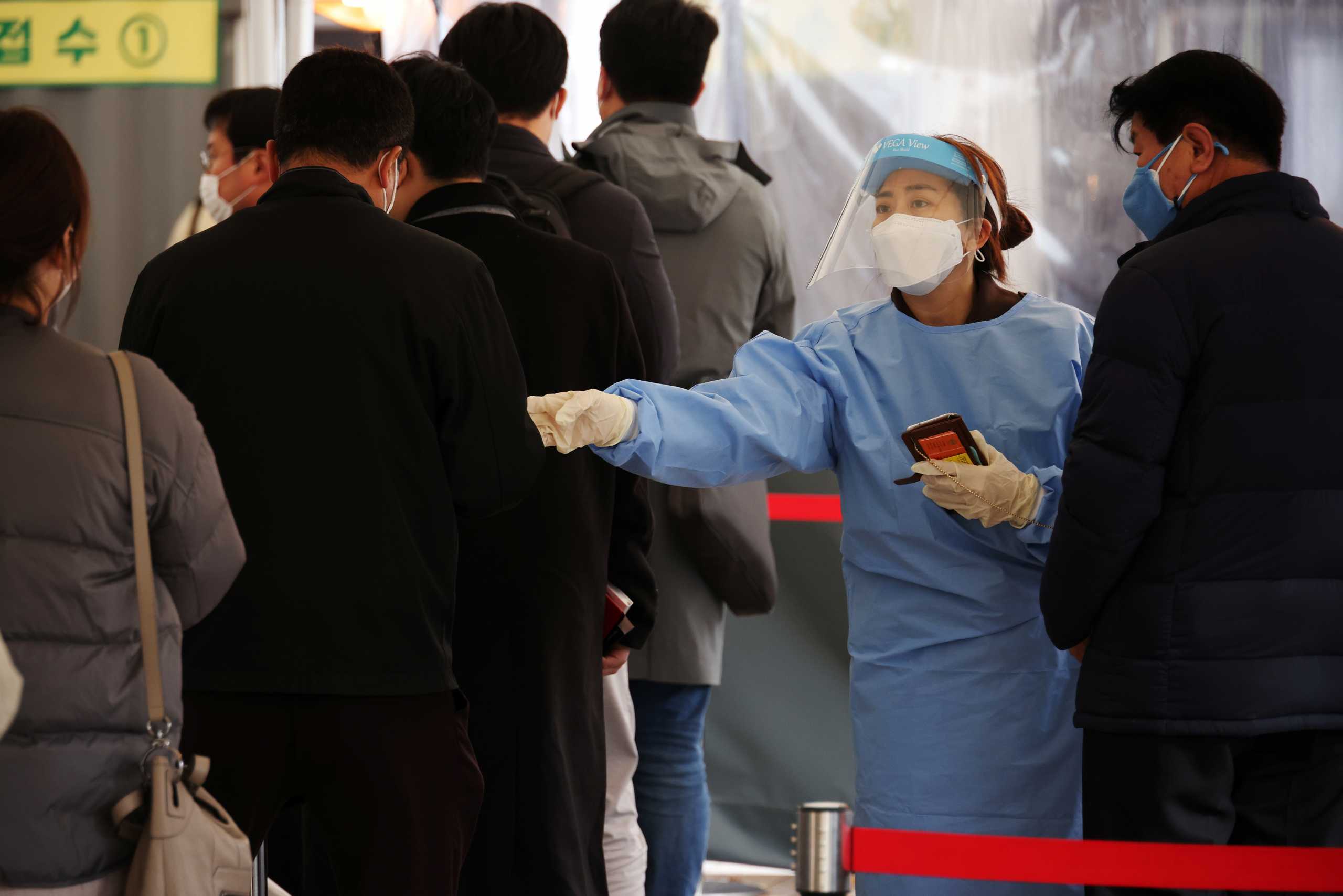 Νότια Κορέα: 71 νεκροί και πάνω από 40.000 νέα κρούσματα κορονοϊού
