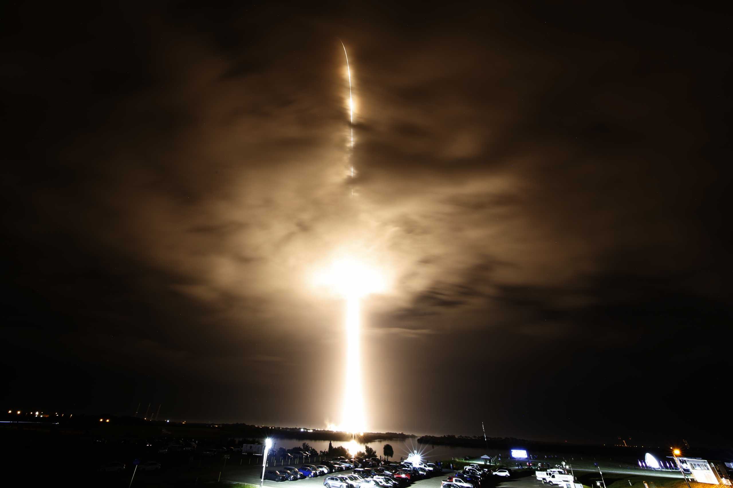 SpaceX: Απογειώθηκε ο πύραυλος Falcon 9 που μεταφέρει 4 αστροναύτες στον Διεθνή Διαστημικό Σταθμό