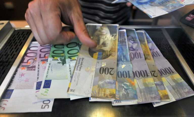 Ελβετικό φράγκο: Αλλάζει η βάση υπολογισμού του επιτοκίου για όλα τα δάνεια