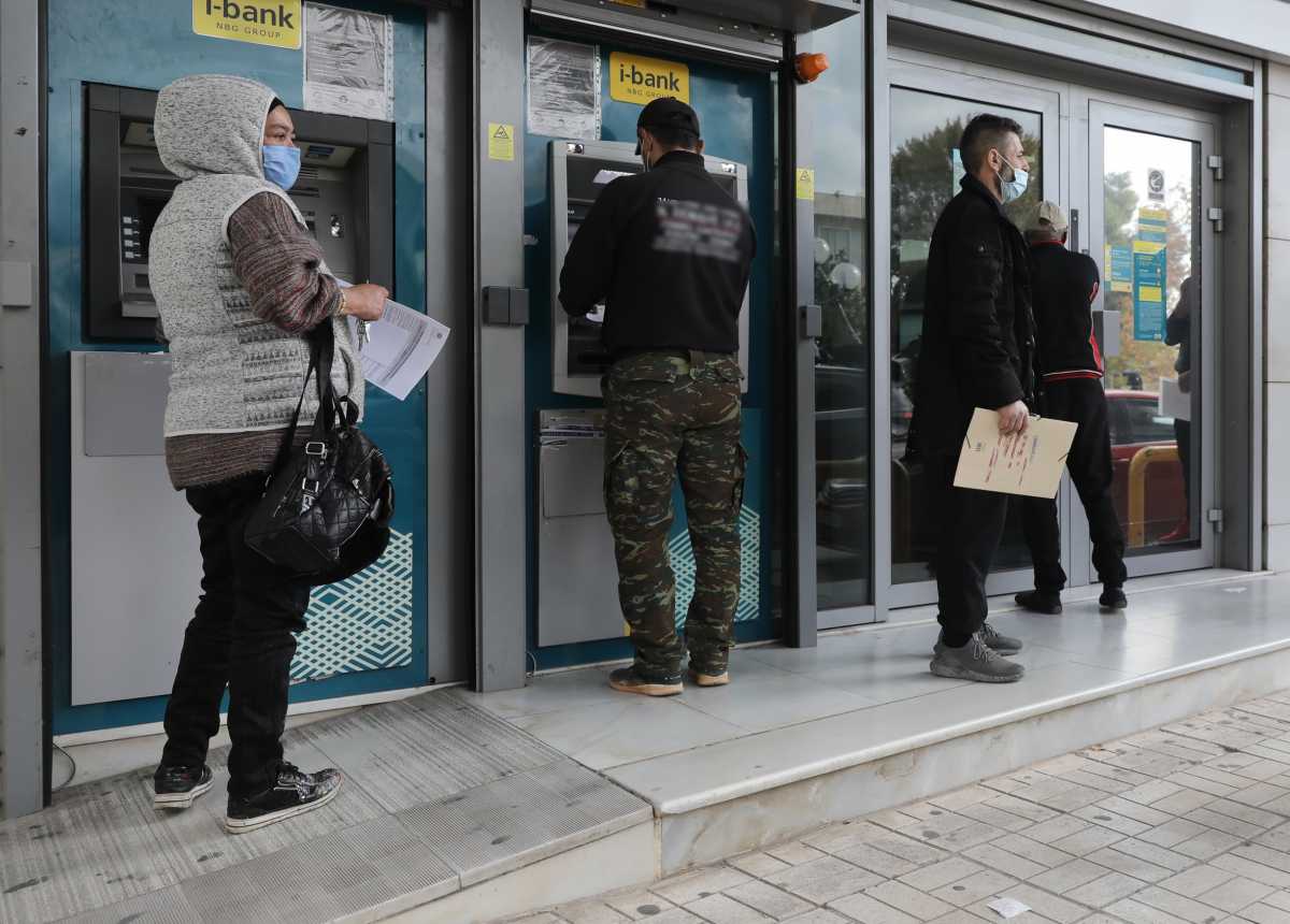 Τράπεζες – Νέα μέτρα: Πώς γίνεται η είσοδος στα καταστήματα από σήμερα Δευτέρα 08/11
