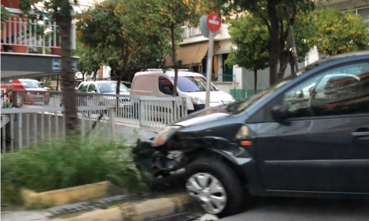 Νίκαια: Σοβαρά τροχαίο έξω από το γήπεδο της Προοδευτικής – Φωτογραφίες της τριπλής καραμπόλας