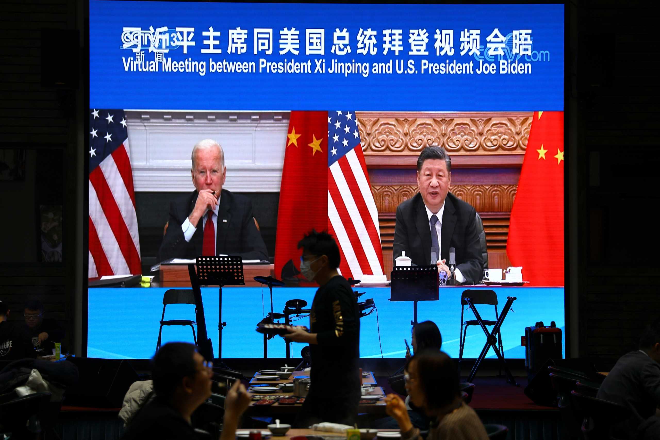 Ψηφιακή σύνοδος Τζο Μπάιντεν και Σι Τζινπίνγκ: Παραμένει το χάσμα ΗΠΑ – Κίνας