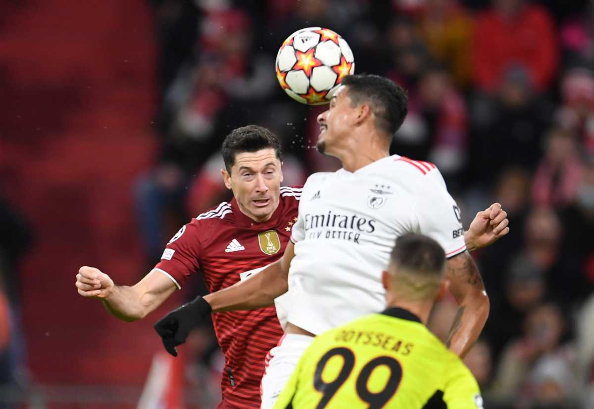Soccer Football - Champions League - Group E - Bayern Munich v Benfica - Allianz Arena, Munich, Germany - November 2, 2021 Bayern Munich's Robert Lewandowski scores their first goal REUTERS