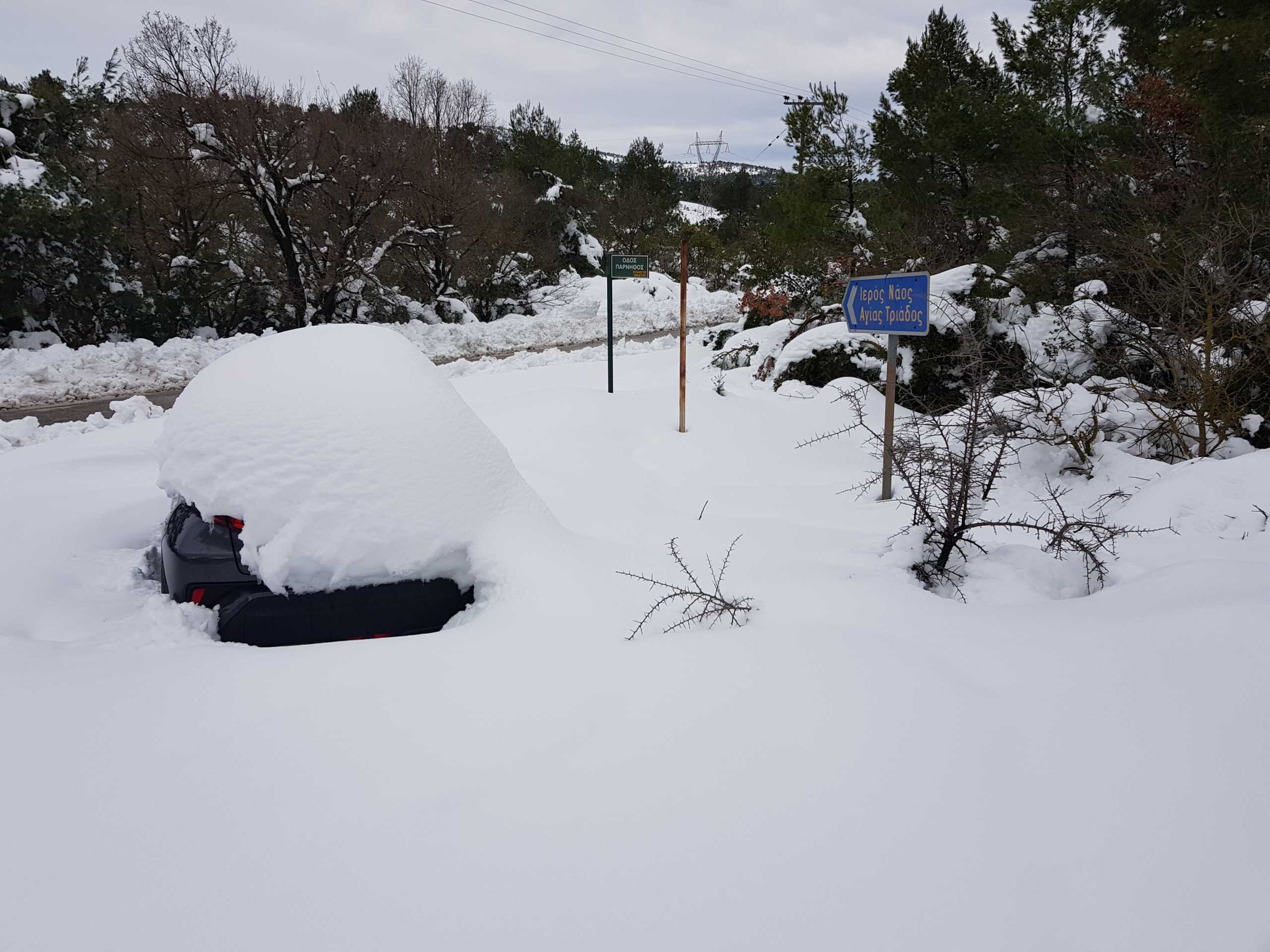 Καιρός: Χιόνια, πτώσεις βράχων και ανεμοστρόβιλοι σε Θεσσαλία και Ήπειρο