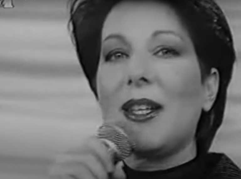 Χριστιάνα: Η τραγουδίστρια των μεγάλων επιτυχιών που έφερε τα «σόου» στην Ελλάδα – Η ζωή και η καριέρα της