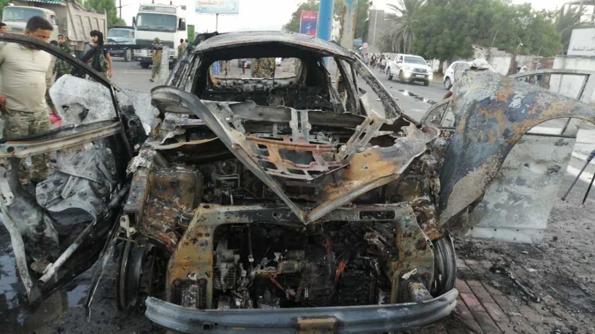 A security man inspects the wreckage of a car at the site of an explosion that killed a journalist in Aden, Yemen November 9, 2021. REUTERS