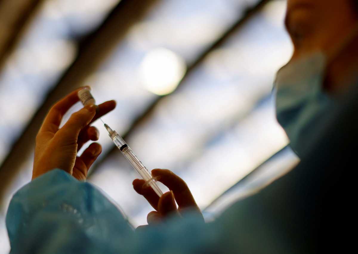 Κορονοϊός: Από τον Οκτώβριο, σε δυο φάσεις, τα επικαιροποιημένα εμβόλια λέει ο Πλεύρης
