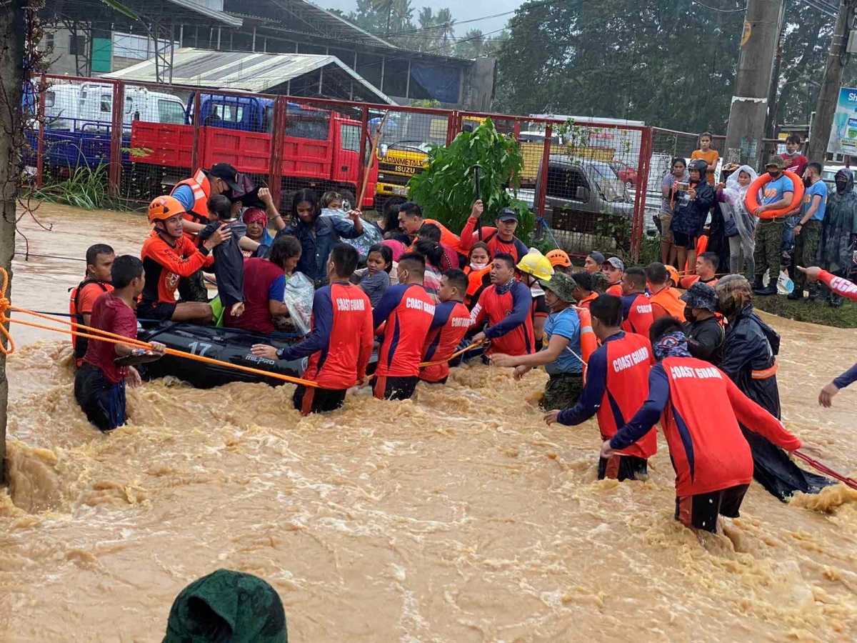 Φιλιππίνες: Πάνω από 300 νεκροί από τη μανία του τυφώνα Ράι
