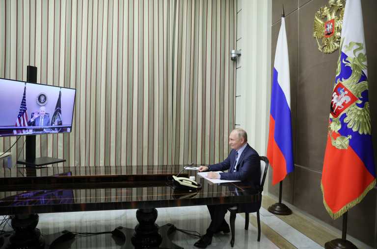 Τζο Μπάιντεν – Βλάντιμιρ Πούτιν: «Μικρό καλάθι» για το αποτέλεσμα της τηλεδιάσκεψής τους