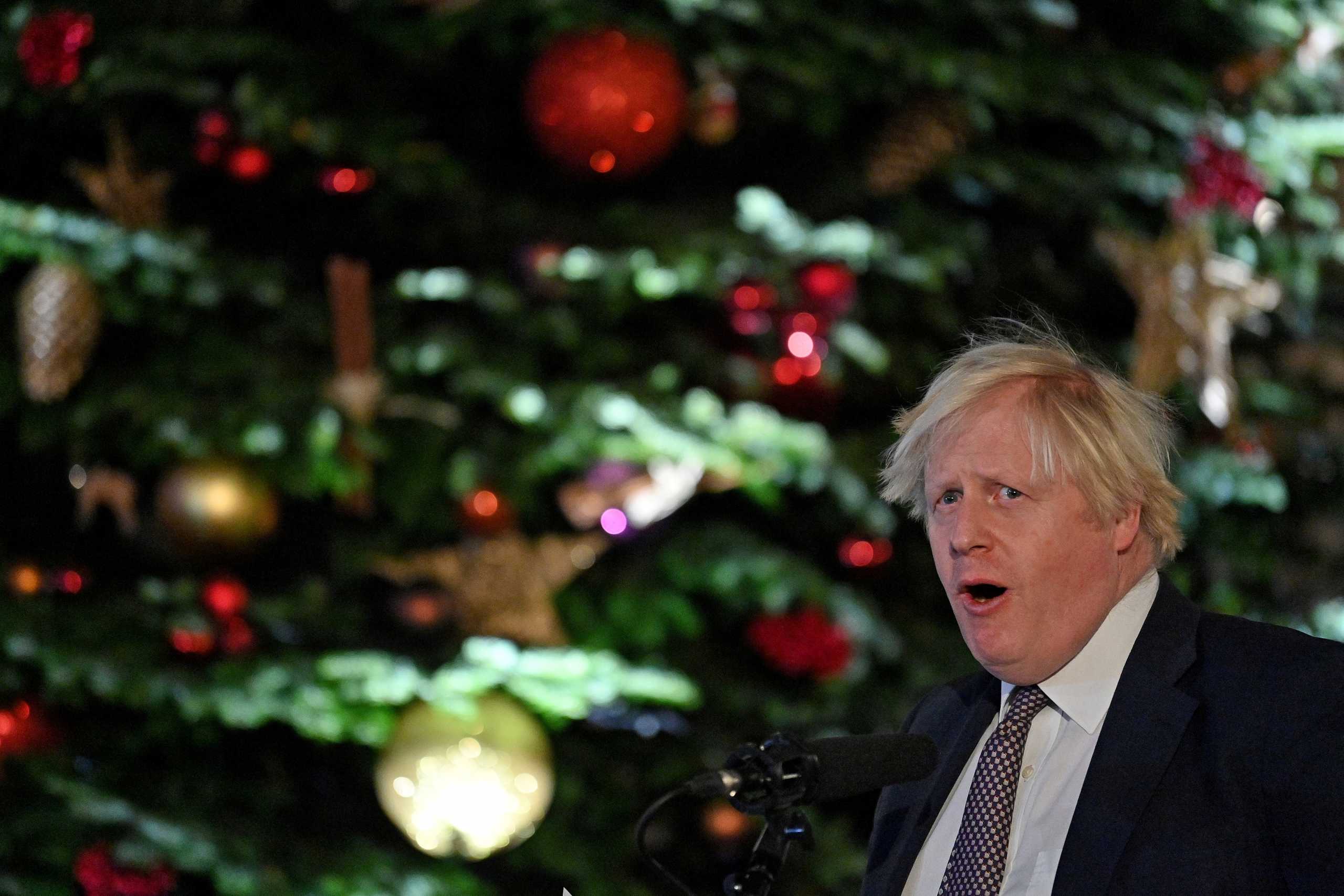 Βρετανία: «Δεν υπάρχουν σχέδια για χριστουγεννιάτικη γιορτή» λέει εκπρόσωπος του Μπόρις Τζόνσον