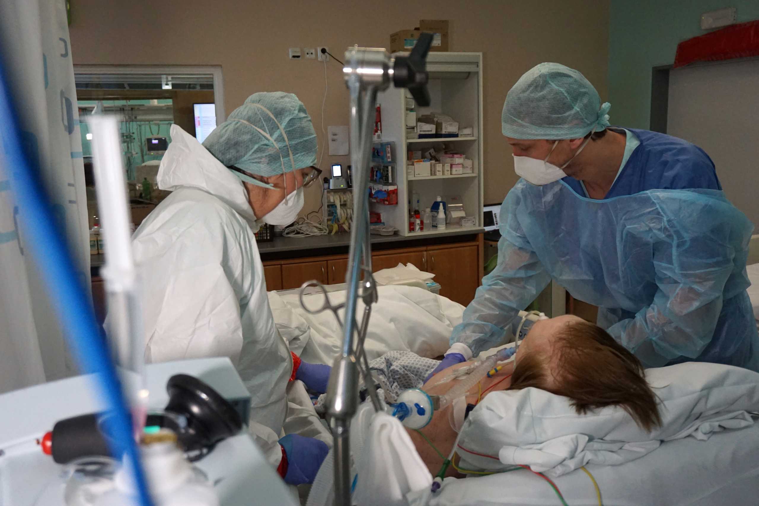 Medial personnel attend a patient suffering from the coronavirus disease (COVID-19) in the Intensive Care Unit (ICU) of Liberec Hospital, in Liberec, Czech Republic, December 8, 2021. REUTERS