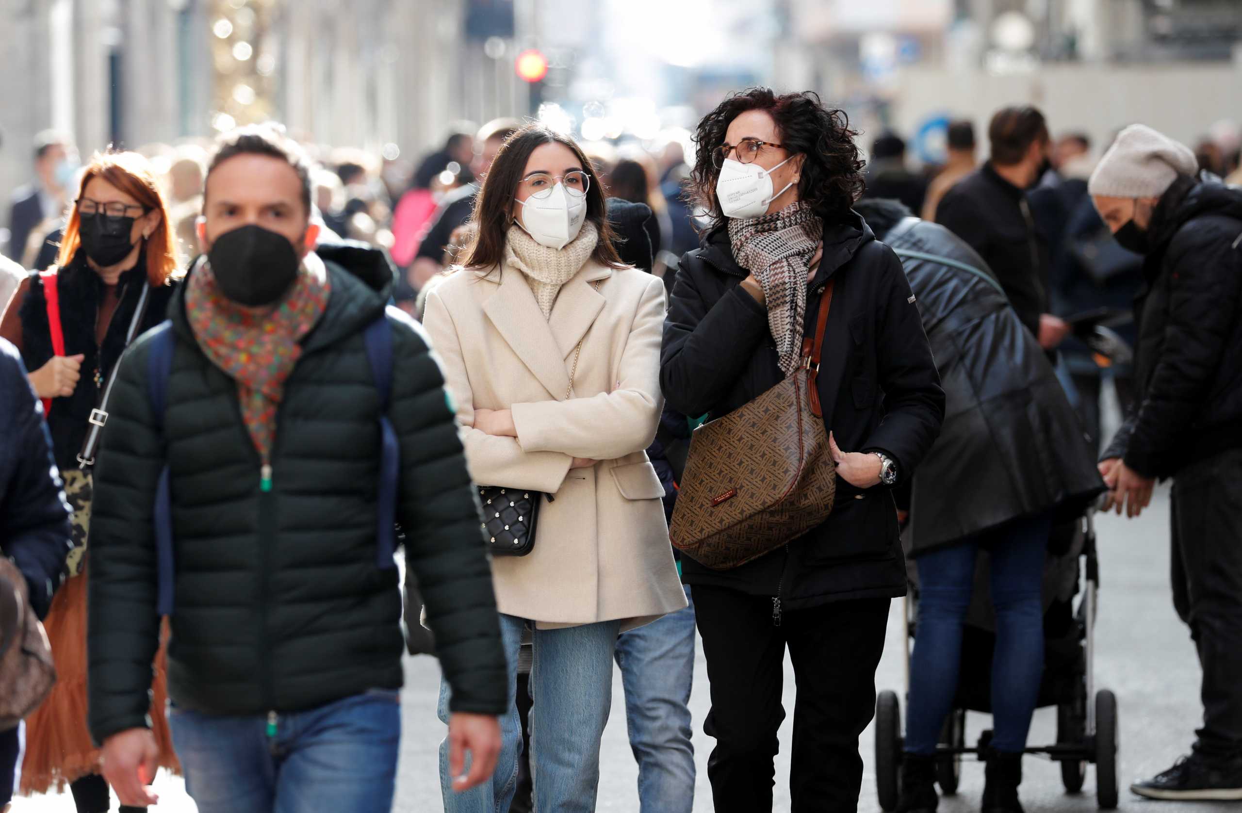 Ιταλία: Ανοιχτά όλο το 24ωρο τα εμβολιαστικά κέντρα – Στόχος να χορηγηθούν 2.000.000 δόσεις σε ένα μήνα