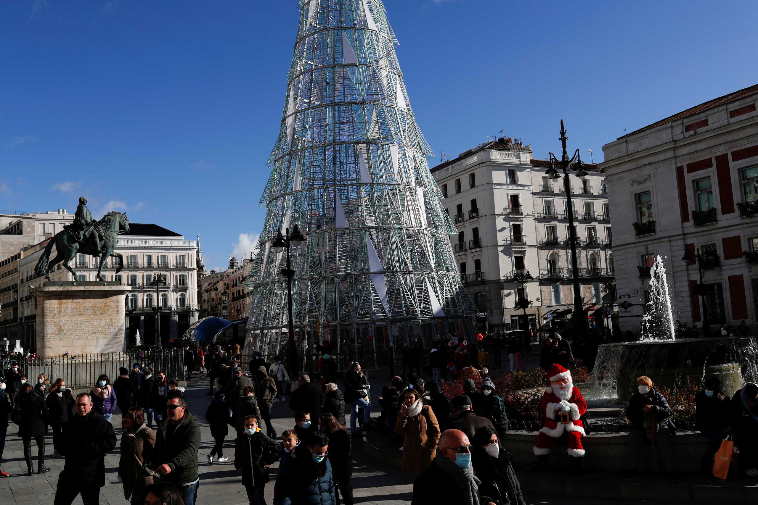 Κορονοϊός – Ισπανία: Η μετάλλαξη Όμικρον δεν θα καταστρέψει τα Χριστούγεννα, λέει ο Σάντσεθ
