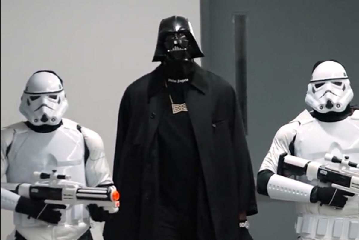 Μεταμφιέστηκε σε Darth Vader και πήγε στο Ιντιάνα Πέισερς – Σάρλοτ Χόρνετς για να αγωνιστεί