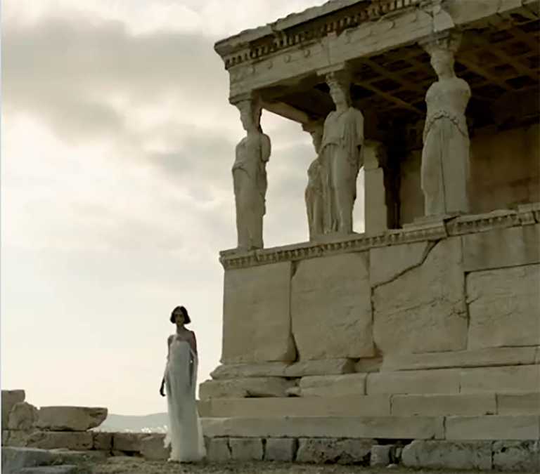 Έτσι «ταξιδεύει» ο Dior την Ελλάδα σε όλο τον κόσμο