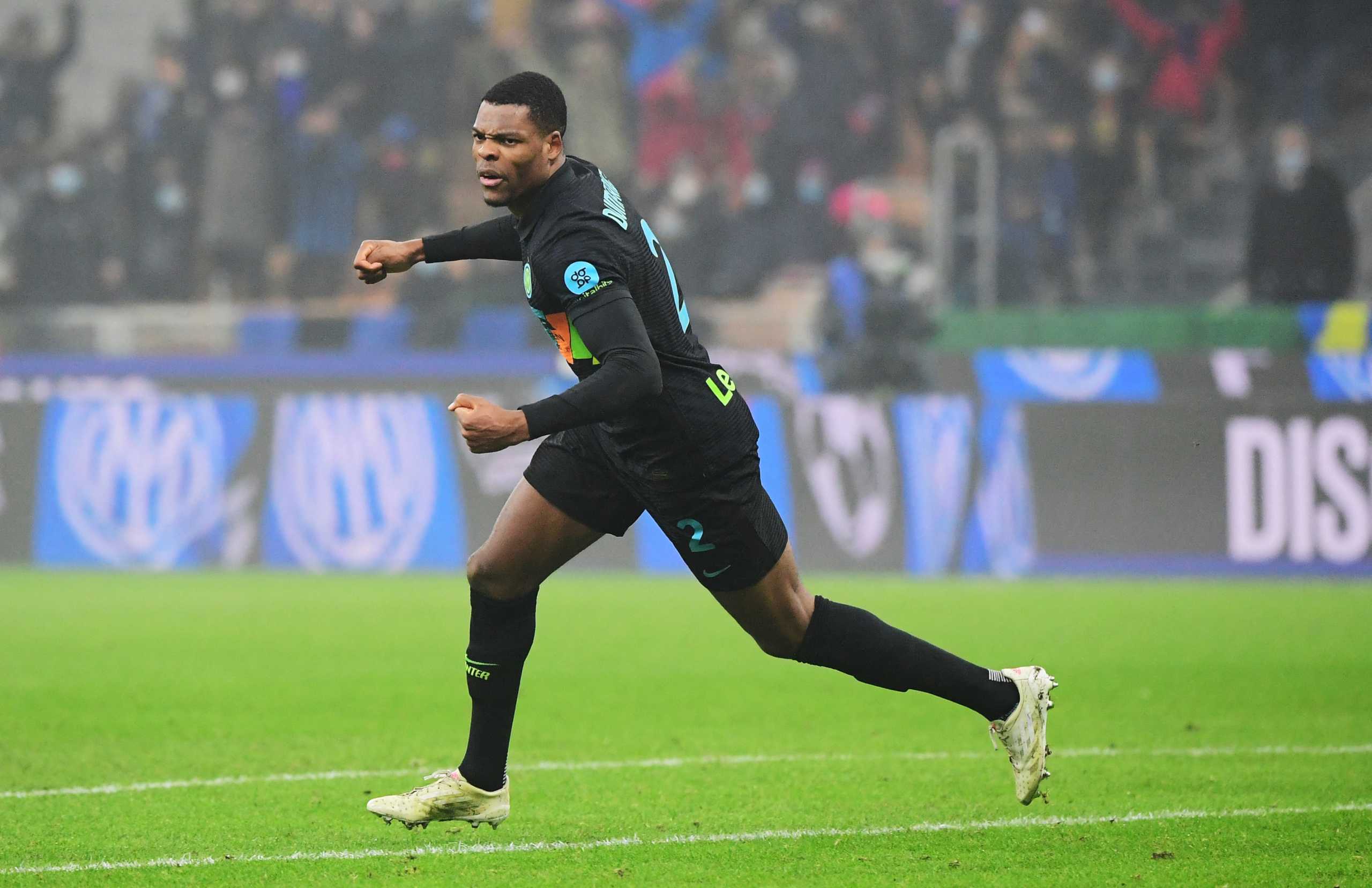 Soccer Football - Serie A - Inter Milan v Torino - San Siro, Milan, Italy - December 22, 2021 Inter Milan's Denzel Dumfries celebrates scoring their first goal REUTERS