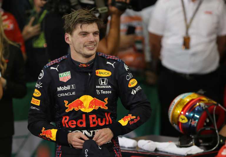 Η προσπέραση του πρωταθλητή Φερστάπεν στον Χάμιλτον στο δραματικό φινάλε της σεζόν στη Formula 1