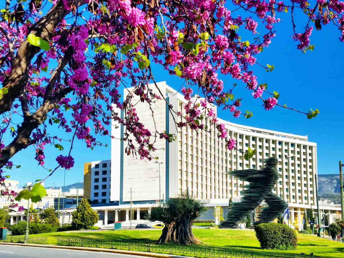Hilton: Το εμβληματικό ξενοδοχείο των Αθηνών μετονομάζεται σε Conrad – Αλλάζει χαρακτήρα και αποκτά κατοικίες