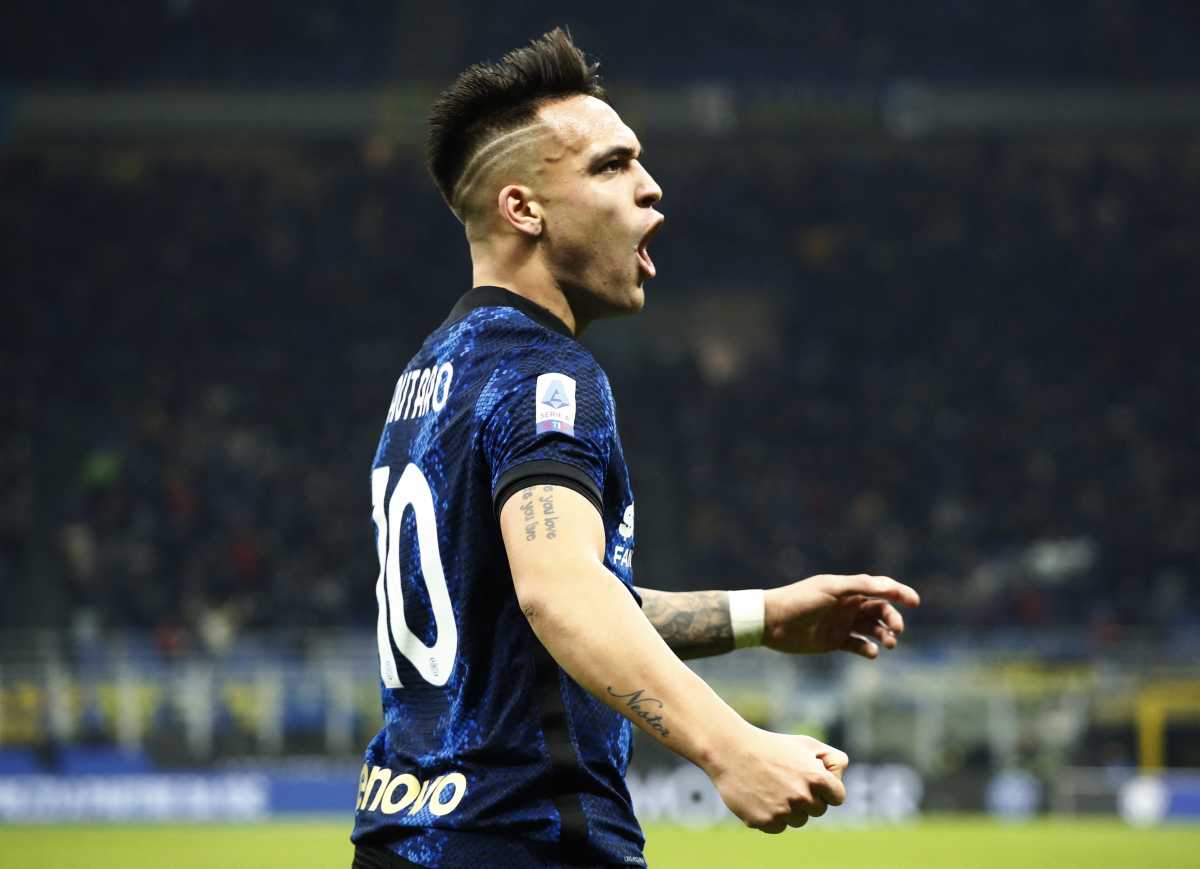 Soccer Football - Serie A - Inter Milan v Cagliari - San Siro, Milan, Italy - December 12, 2021 Inter Milan's Lautaro Martinez celebrates scoring their fourth goal REUTERS
