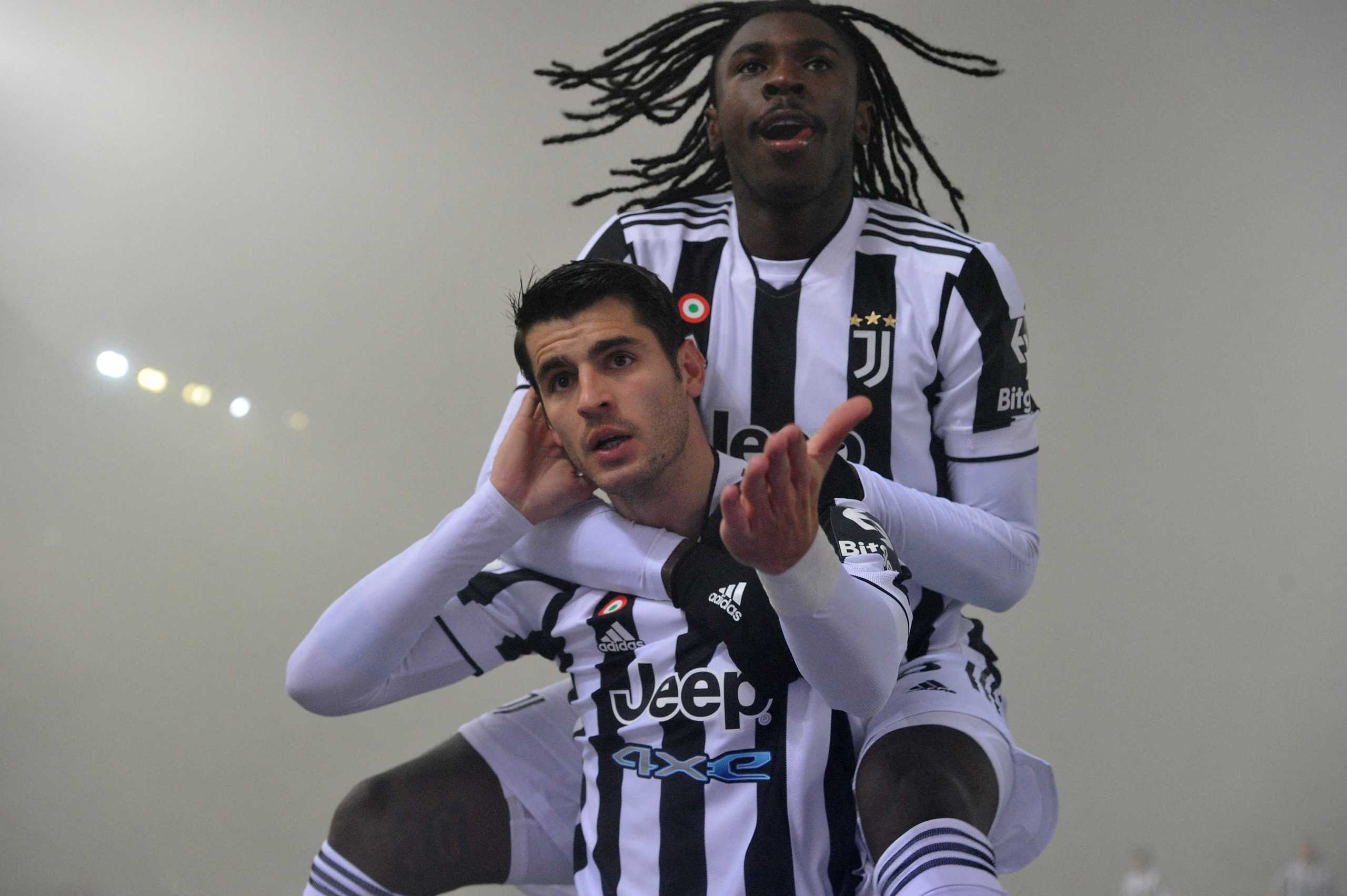 Soccer Football - Serie A - Bologna v Juventus - Stadio Renato Dall'Ara, Bologna, Italy - December 18, 2021 Juventus' Alvaro Morata celebrates scoring their first goal with Moise Kean REUTERS
