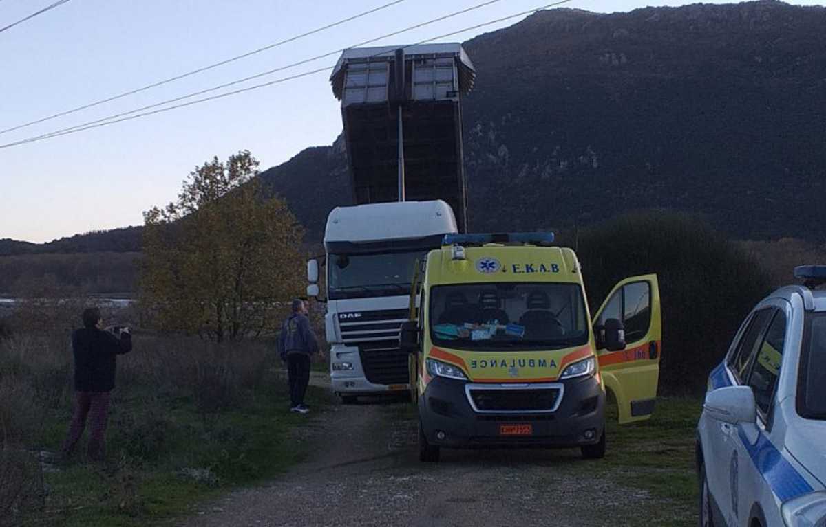 Ρεύμα κεραυνοβόλησε οδηγό φορτηγού στην Καλαμπάκα – Σήκωσε την καρότσα χωρίς να δει τα καλώδια
