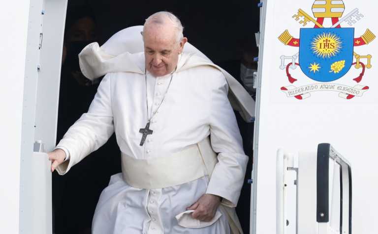 Πάπας Φραγκίσκος: Χειρόγραφο σημείωμα του Ποντίφικα εν πτήσει για ειρήνη και ευημερία