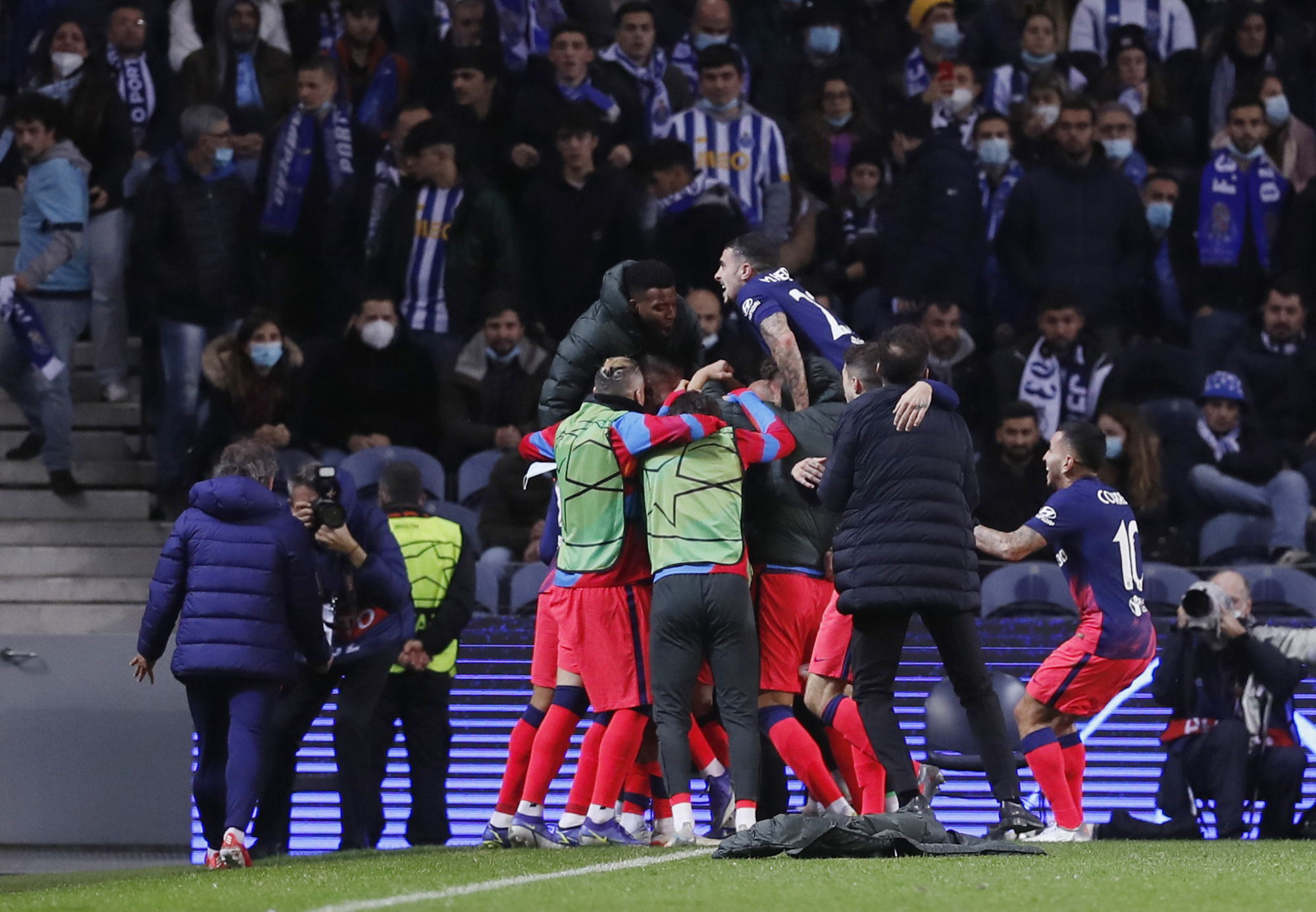 Soccer Football - Champions League - Group B - FC Porto v Atletico Madrid - Estadio do Dragao, Porto, Portugal - December 7, 2021 Atletico Madrid's Rodrigo De Paul celebrates scoring their third goal with teammates REUTERS