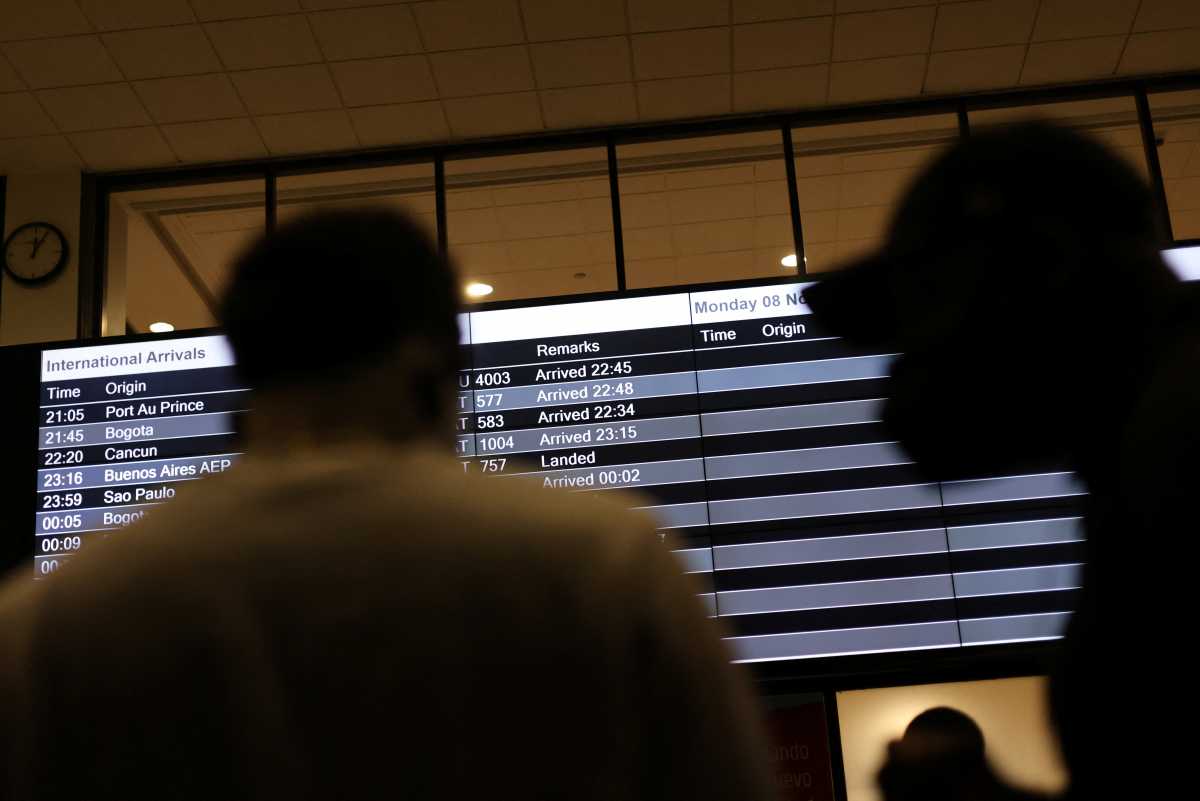 Haitian migrants wait for an arrival of a flight from Port-au-Prince, Haiti, at the Arturo Merino Benitez International Airport in Santiago, Chile November 7, 2021. Picture taken November 7, 2021. REUTERS