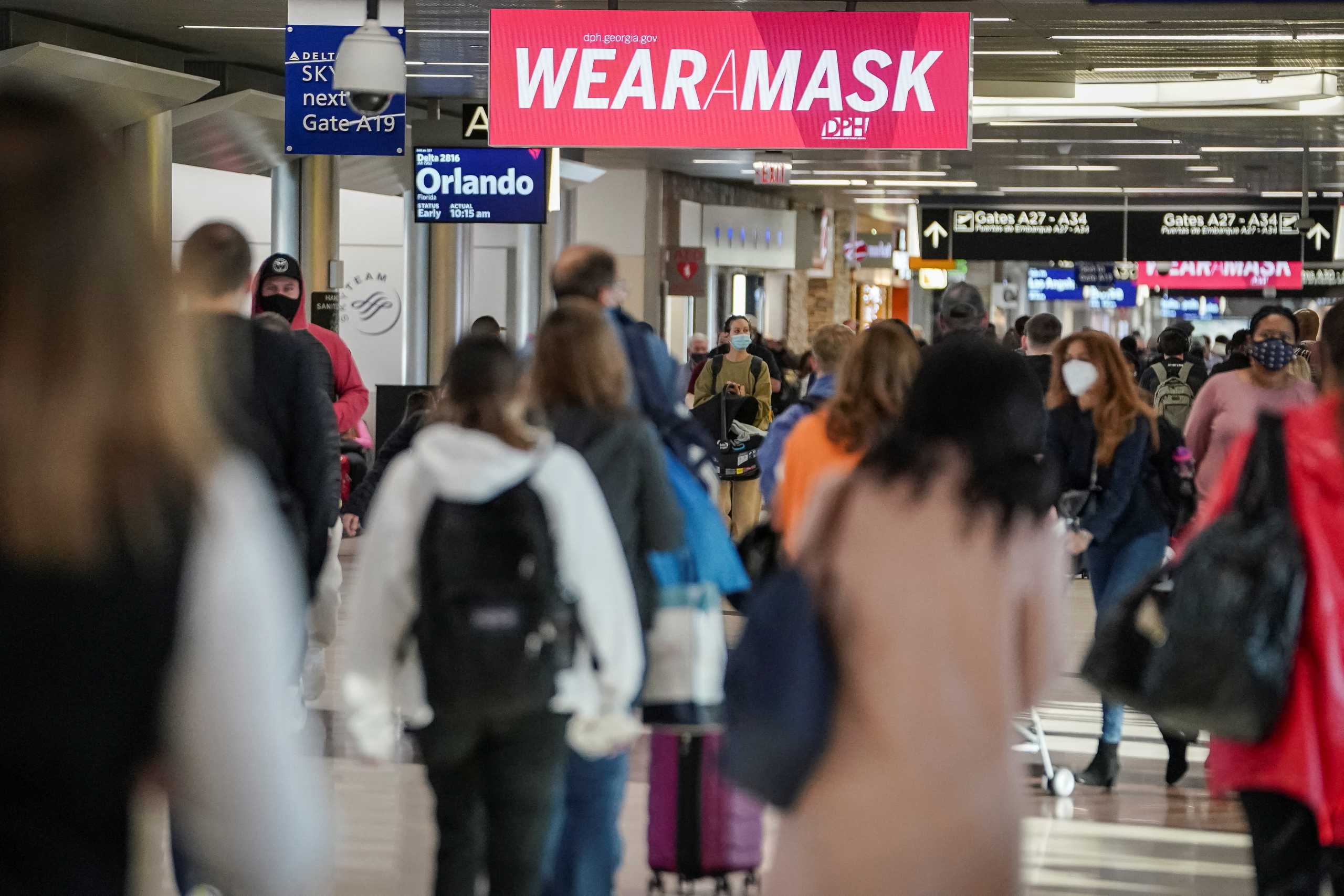 Η μετάλλαξη Όμικρον ξεφεύγει από εμβόλια και μονοκλωνικά, δείχνουν νέες μελέτες