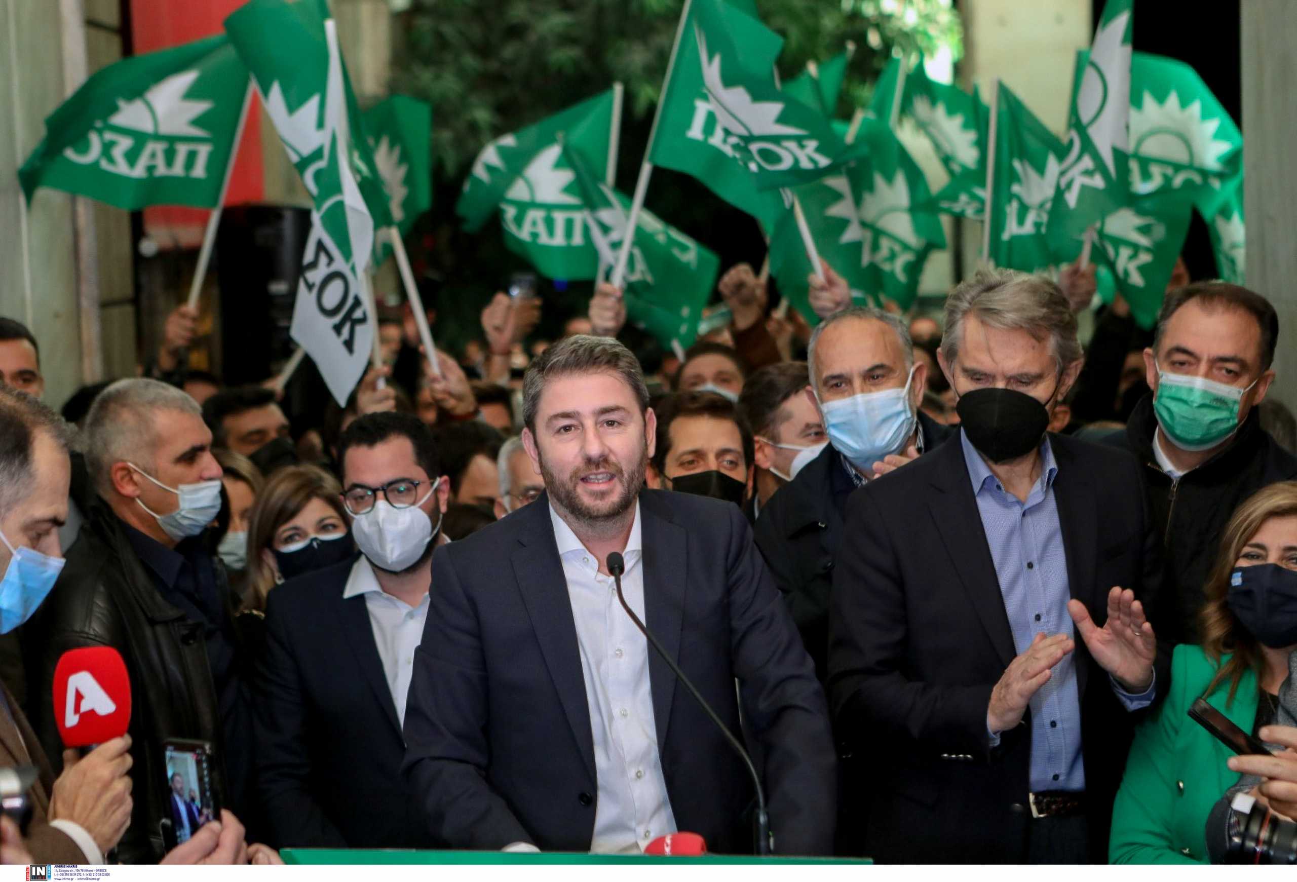 Ο Νίκος Ανδρουλάκης νέος πρόεδρος στο Κίνημα Αλλαγής με 67,9% και το ΠΑΣΟΚ  επιστρέφει
