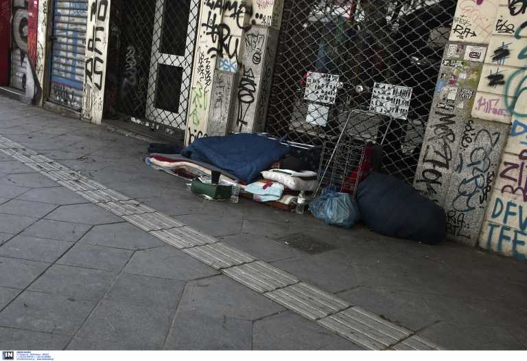 Μαχαίρωσε άστεγο στη Θεσσαλονίκη γιατί δεν του έδωσε φαγητό - Τον άφησε πρώτα να κοιμηθεί σε παγκάκι