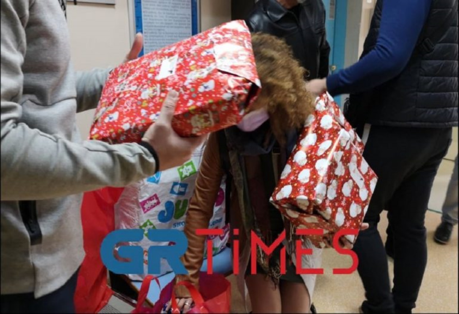 Θεσσαλονίκη: Παρέλαβαν τα δώρα τους τα παιδιά που νοσηλεύονται με καρκίνο στο ΑΧΕΠΑ