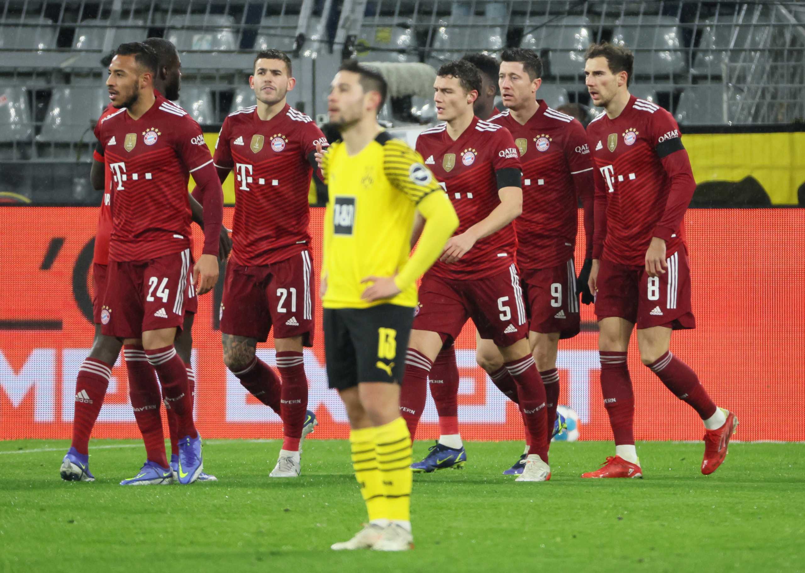 Soccer Football - Bundesliga - Borussia Dortmund v Bayern Munich - Signal Iduna Park, Dortmund, Germany - December 4, 2021 Bayern Munich's Robert Lewandowski celebrates scoring their first goal with teammates REUTERS