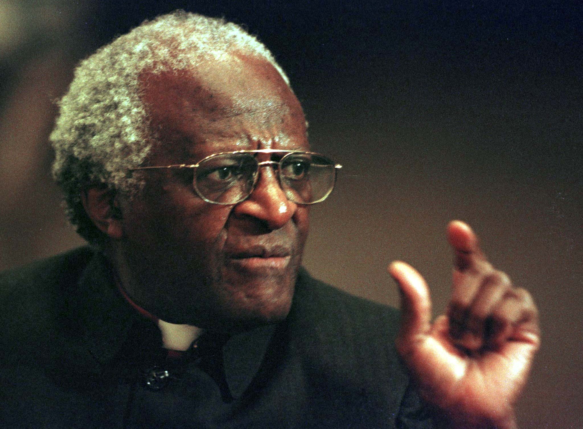 FILE PHOTO: Archbishop Desmond Tutu, chair of the Truth and Reconciliation Commission (TRC) argues a point, October 28, ahead of this week's planned release of the Commissions' final report. The report, detailing Human Rights abuses committed under Apartheid, is due to be handed to President Nelson Mandela by Archbishop Tutu on Thursday.  MH