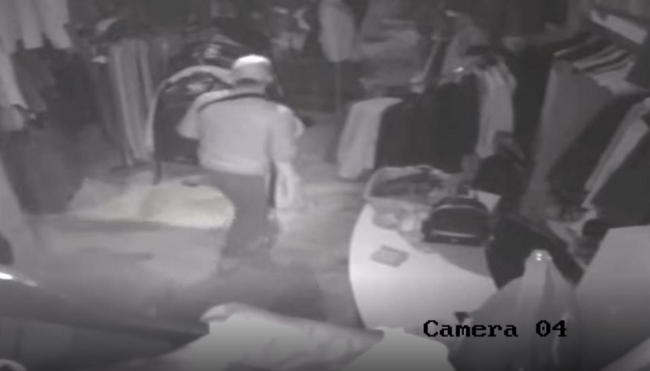 Χανιά: Διάρρηξη σε κατάστημα ρούχων – Βίντεο ντοκουμέντο με τις κινήσεις του δράστη στα ενδότερα