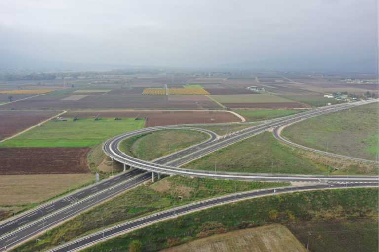 Εντυπωσιακή η πρόοδος των κατασκευαστικών εργασιών στο Νότιο τμήμα του Αυτοκινητοδρόμου Κεντρικής Ελλάδας – Ε65 (ΒΙΝΤΕΟ)