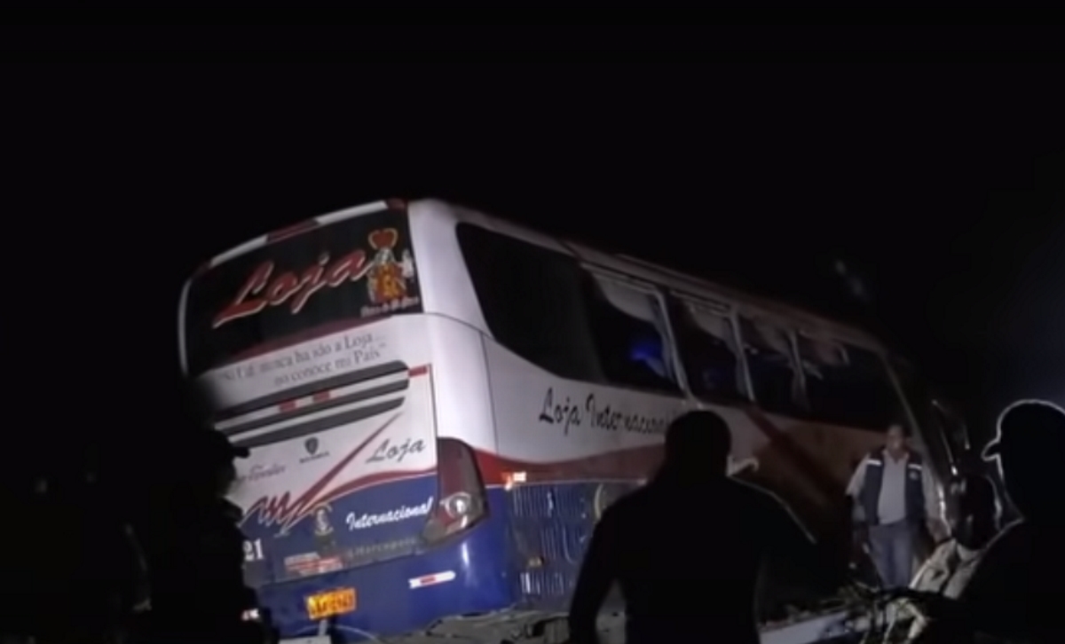 Ισημερινός: Πολύνεκρο τροχαίο με λεωφορείο – 18 νεκροί και 25 τραυματίες