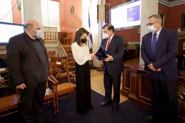 Γιάννα Αγγελοπούλου: «Η αναζήτηση, η αμφισβήτηση, η φιλομάθεια είναι τα χαρακτηριστικά του λαού μας»