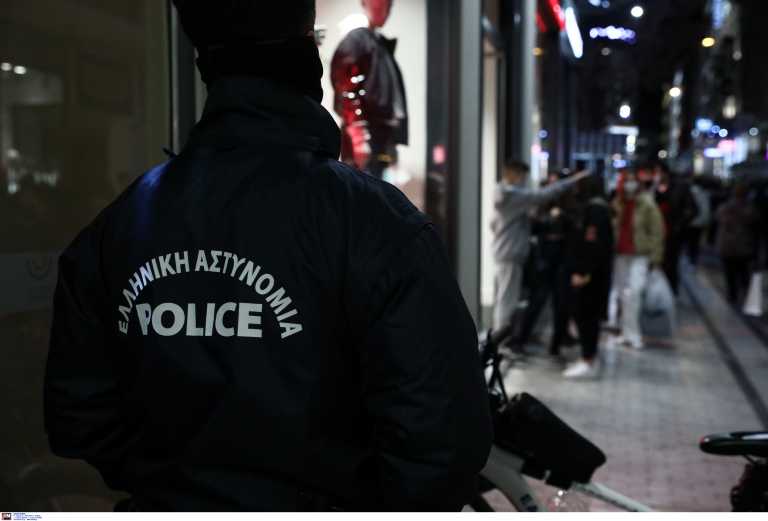 Σεξουαλική παρενόχληση ανηλίκων στην Ερμού: Εξοργισμένη η μητέρα της 12χρονης περιγράφει στο newsit.gr τον εφιάλτη