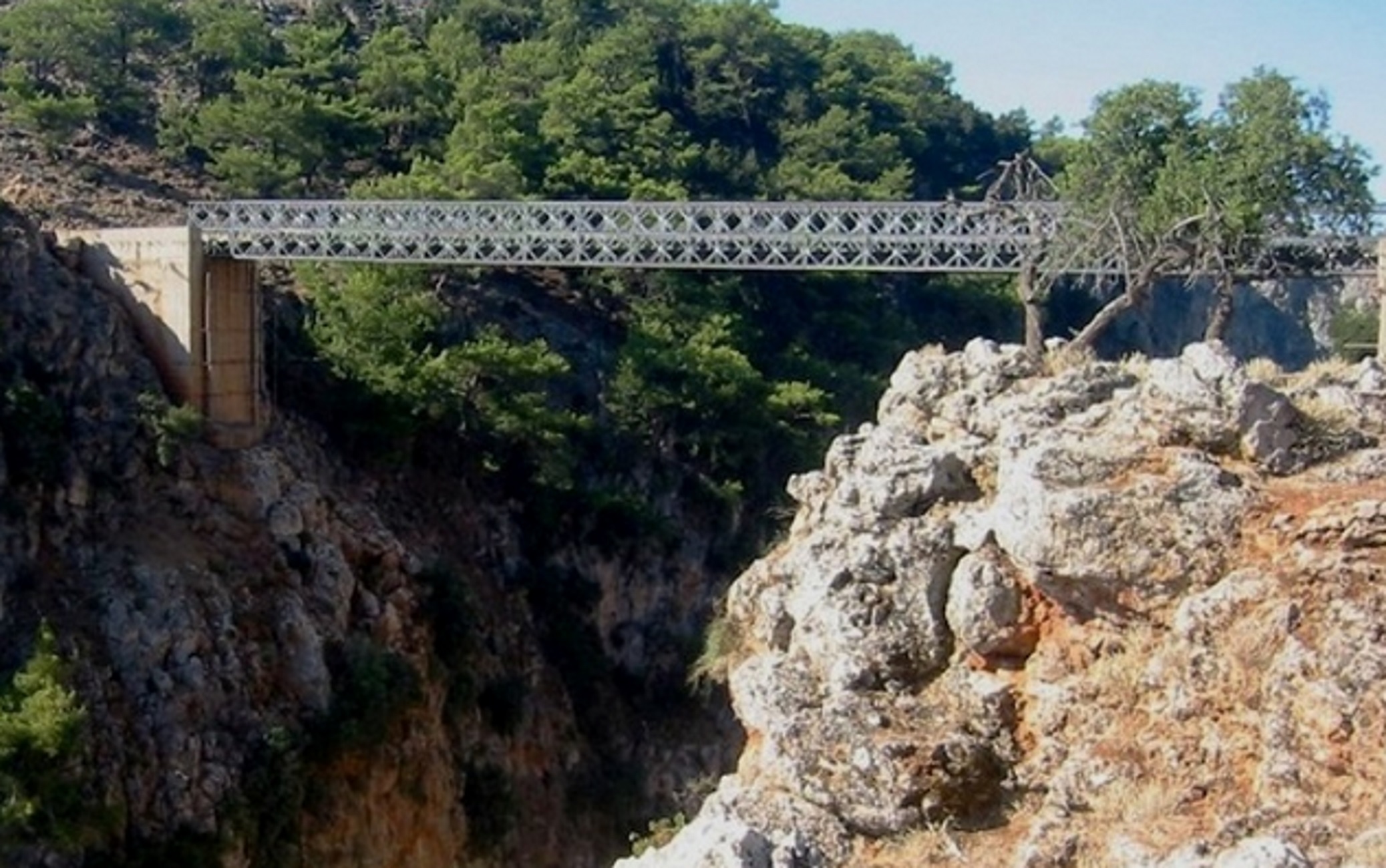 Κρήτη: Θρίλερ με βουτιά θανάτου επιχειρηματία από γέφυρα 138 μέτρων στο φαράγγι της Αράδαινας