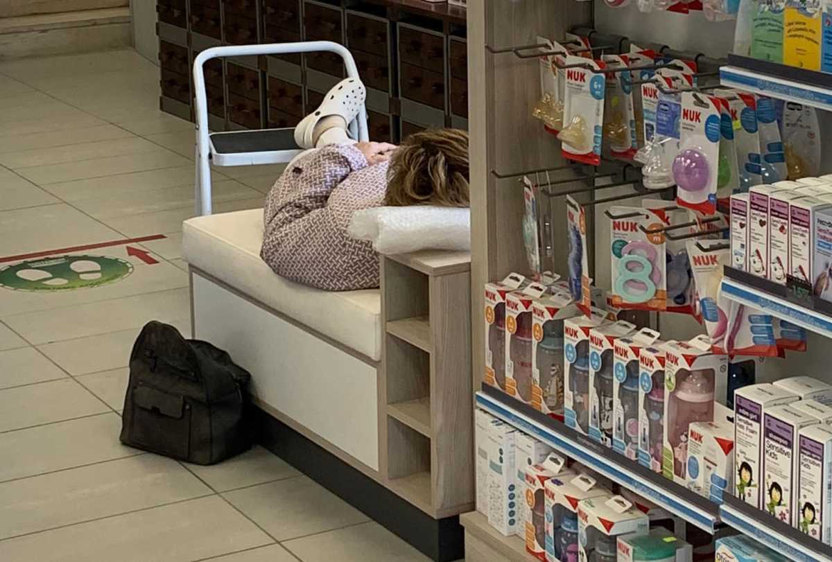 73χρονη με κορονοϊό κατέρρευσε μπροστά σε φαρμακείο στην Αθήνα!